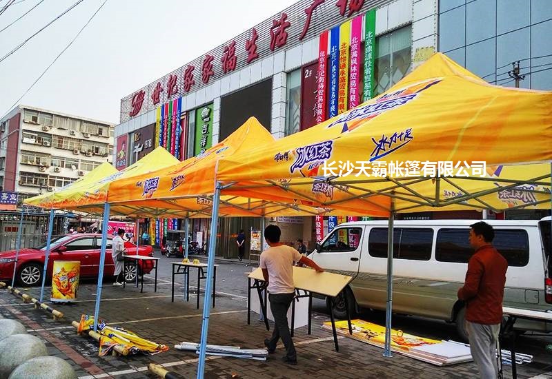 鬧市促銷中，天霸廣告帳篷如何成為吸睛器材